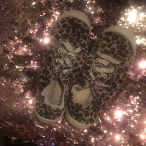 Leopard tennis shoes